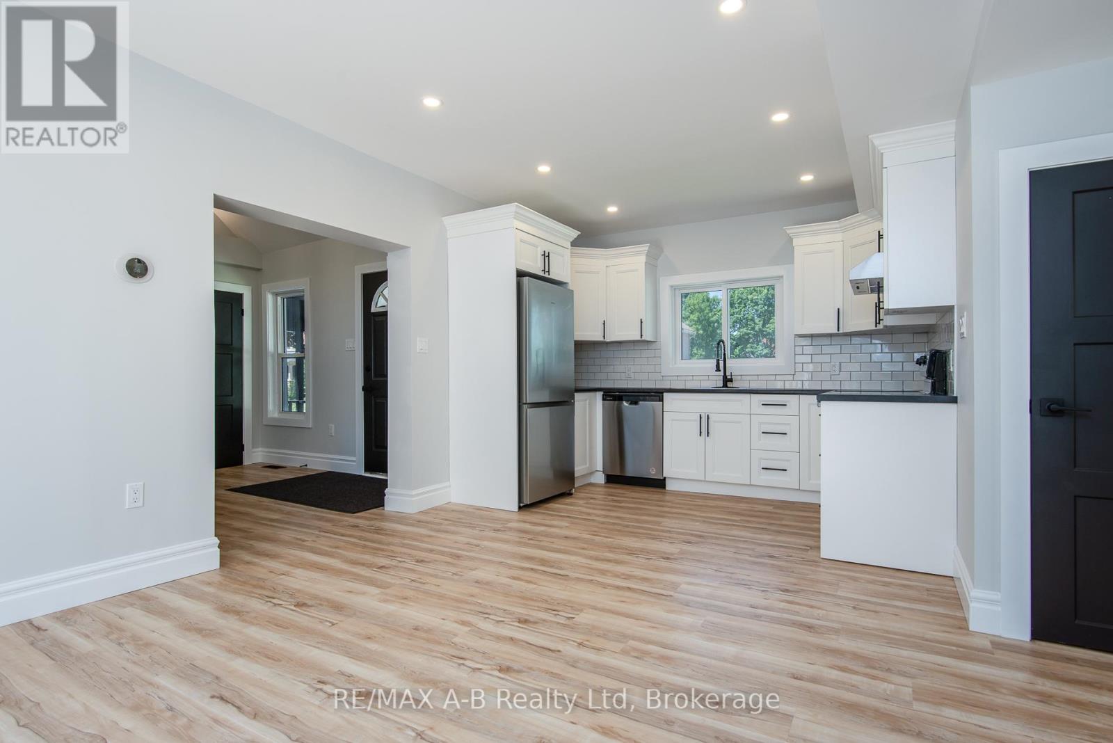 124 King Street, Stratford, Ontario N5A 4R9 - Photo 14 - X12190042