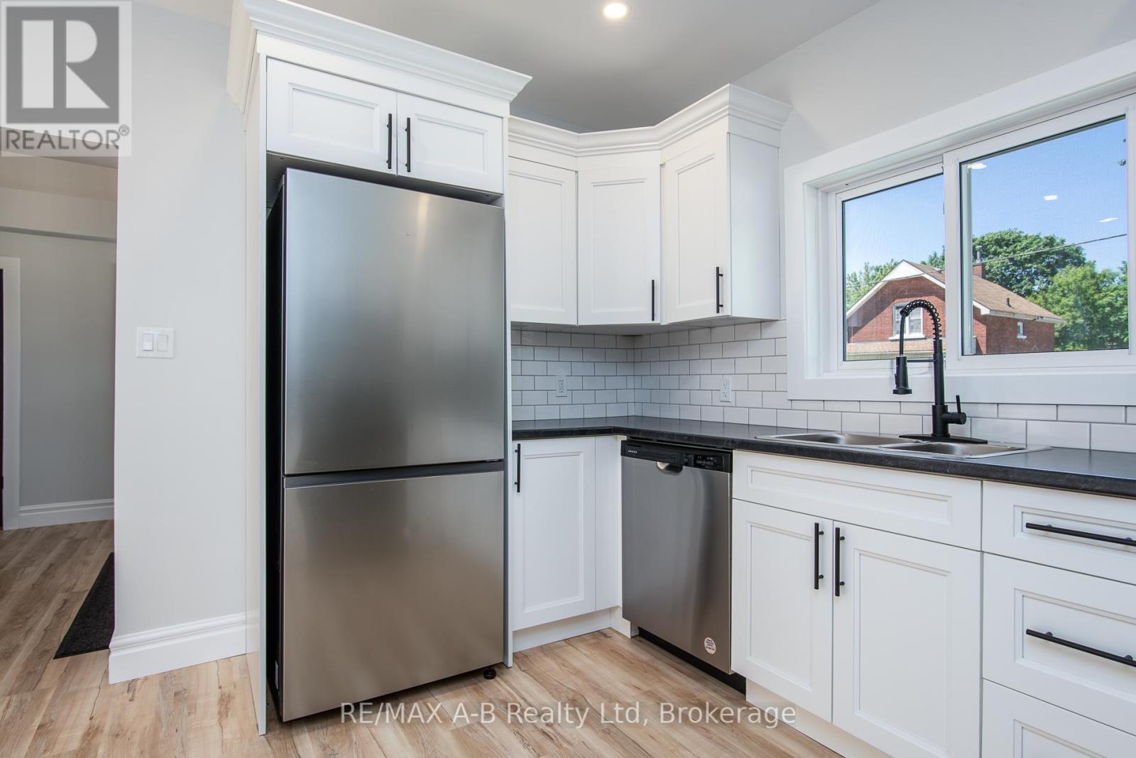 124 King Street, Stratford, Ontario N5A 4R9 - Photo 17 - X12190042