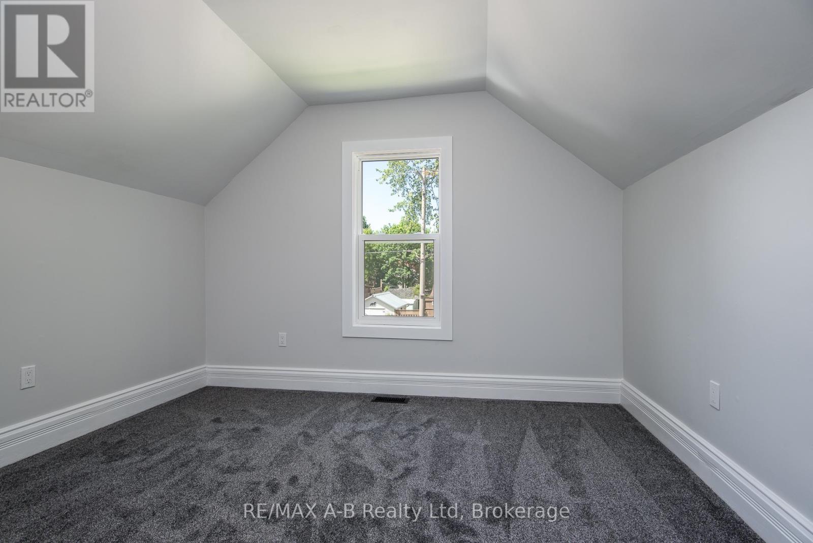 124 King Street, Stratford, Ontario N5A 4R9 - Photo 24 - X12190042