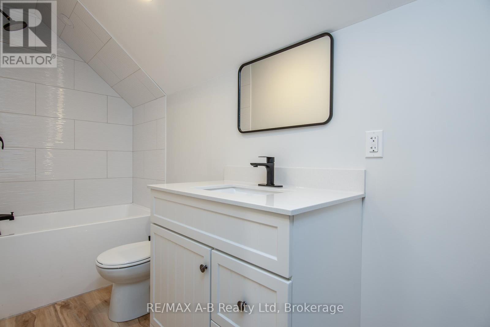 124 King Street, Stratford, Ontario N5A 4R9 - Photo 26 - X12190042