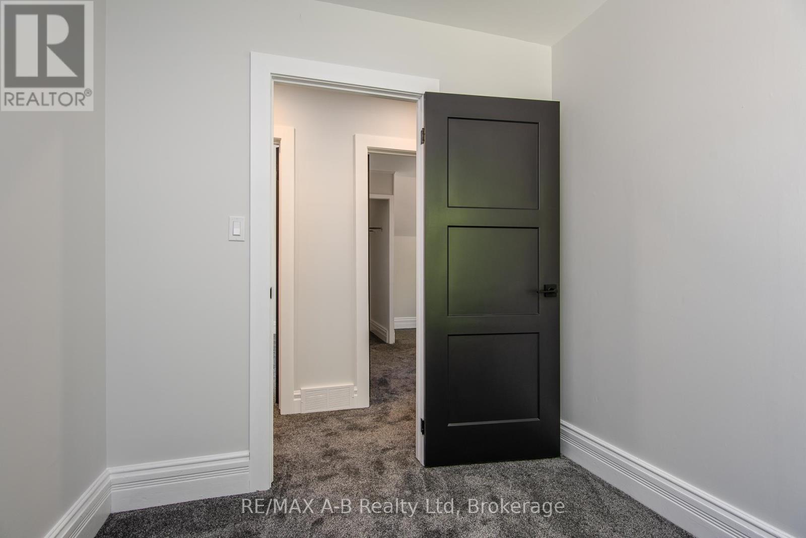 124 King Street, Stratford, Ontario N5A 4R9 - Photo 27 - X12190042