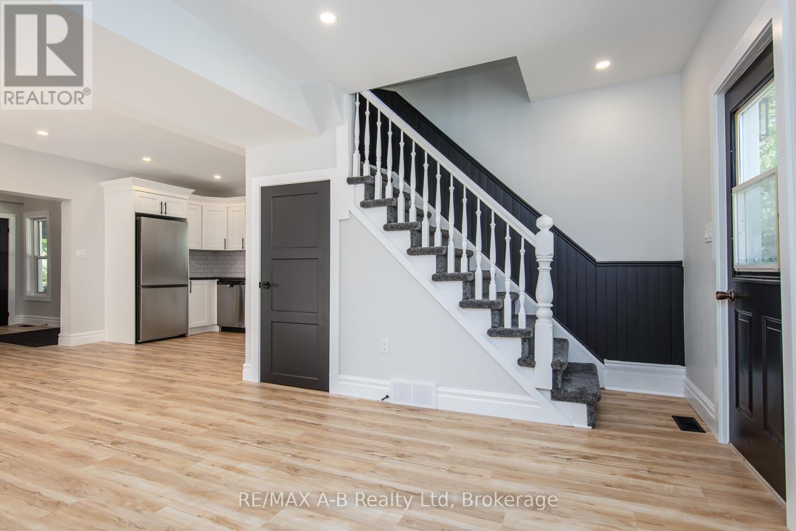 124 King Street, Stratford, Ontario  N5A 4R9 - Photo 9 - X12190042