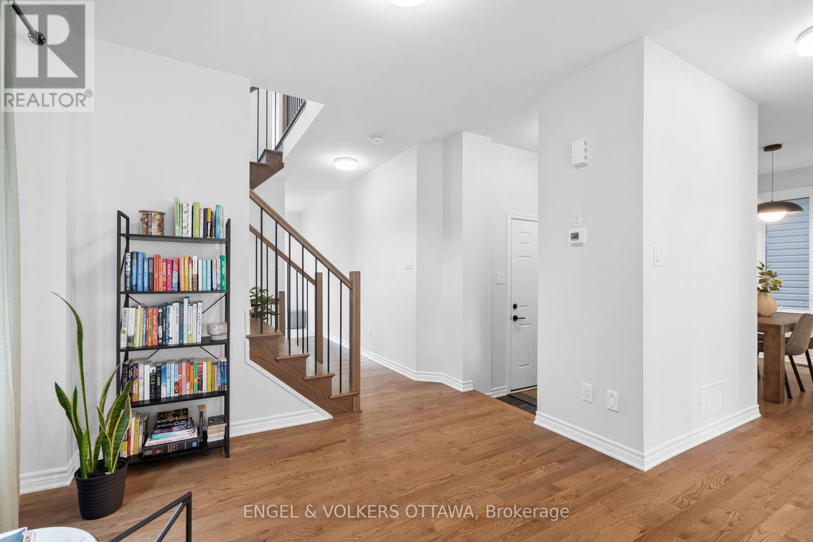 329 Finial Way, Ottawa, Ontario  K2J 6V9 - Photo 8 - X12190091