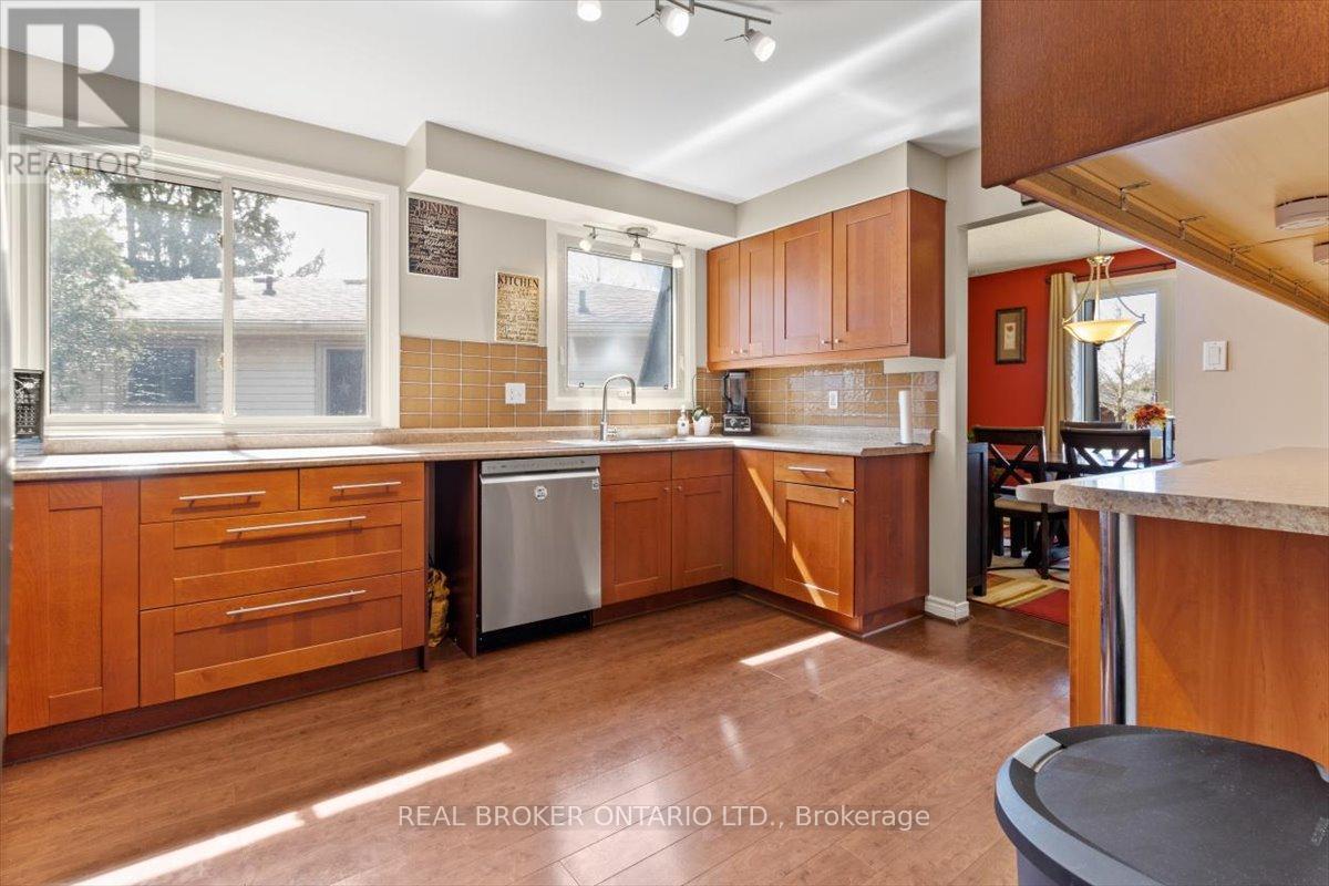 51 Southglen Road, Brantford, Ontario  N3R 6Z9 - Photo 13 - X12063332