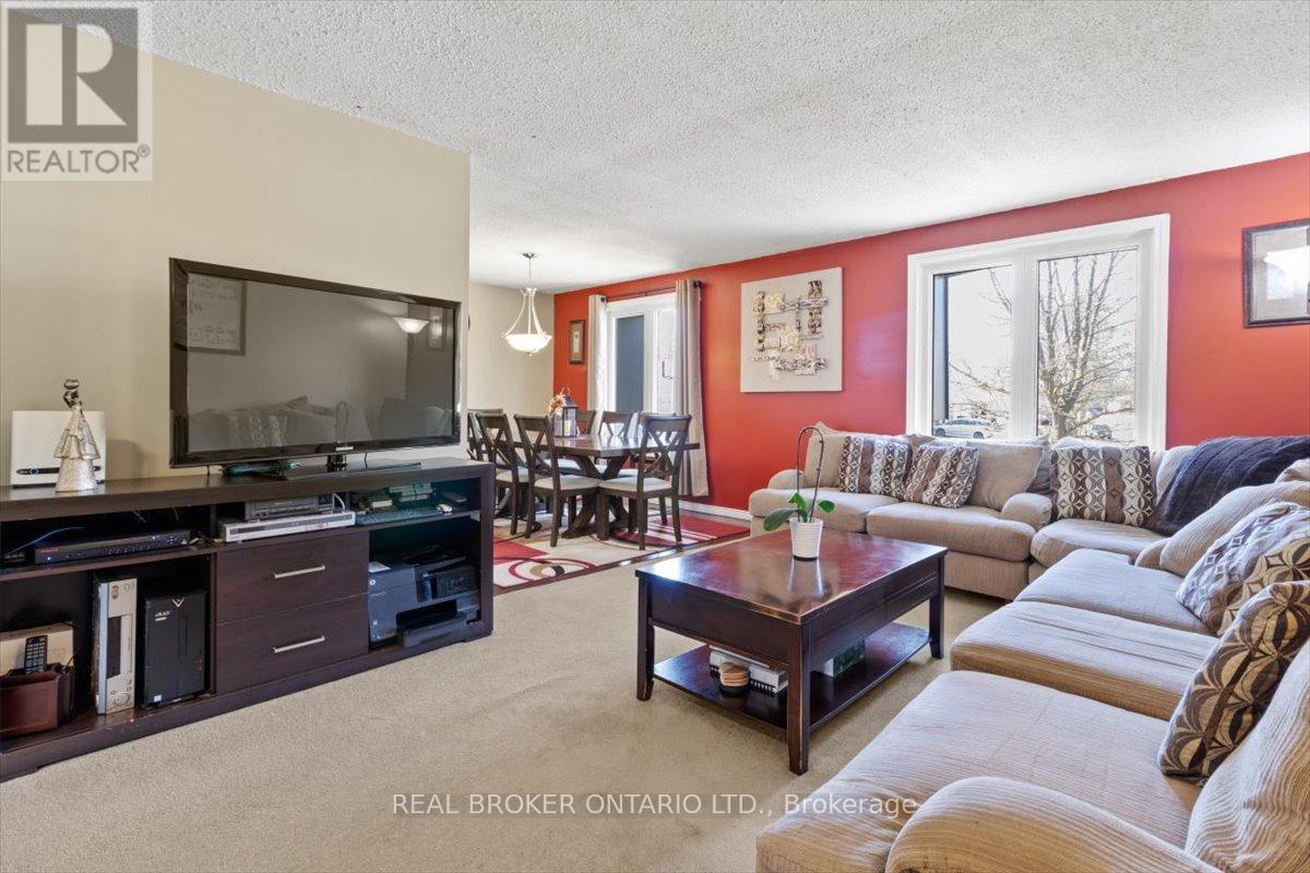 51 Southglen Road, Brantford, Ontario  N3R 6Z9 - Photo 8 - X12063332