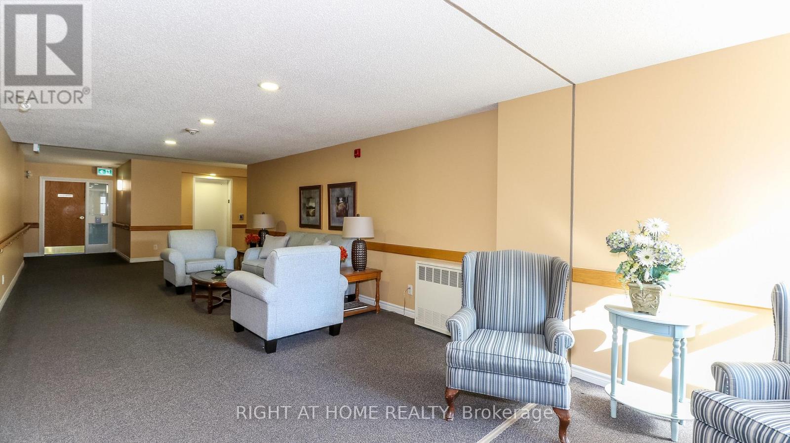 202 - 90 Dean Avenue, Barrie, Ontario  L4N 0M3 - Photo 3 - S12189653