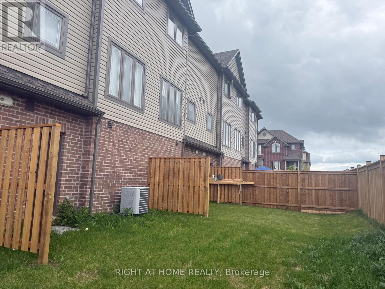 44 - 19 Picardy Drive, Hamilton (Stoney Creek Mountain), Ontario  L8J 0M7 - Photo 37 - X12001376