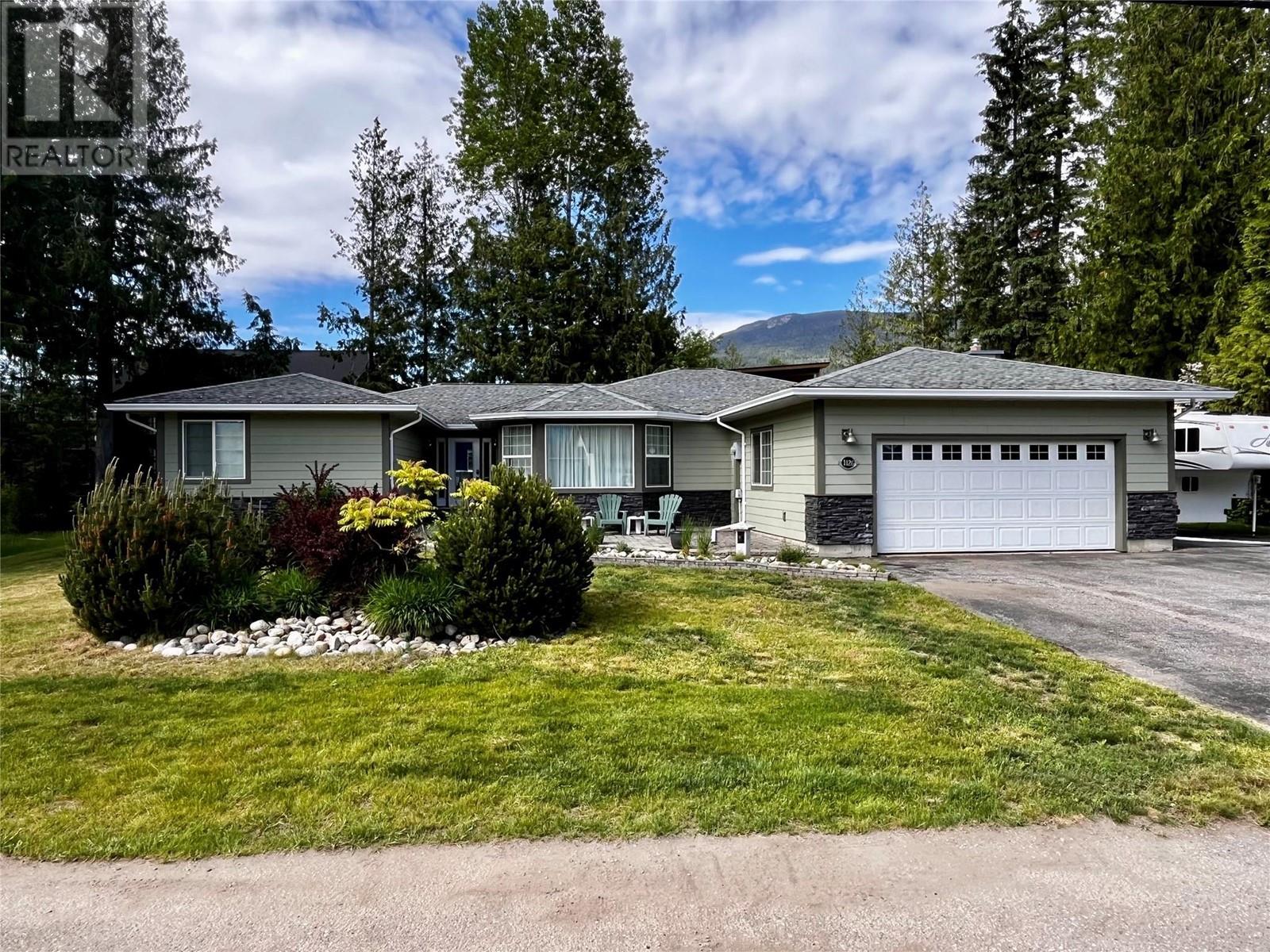 1126 Nichol Road, Revelstoke, British Columbia
