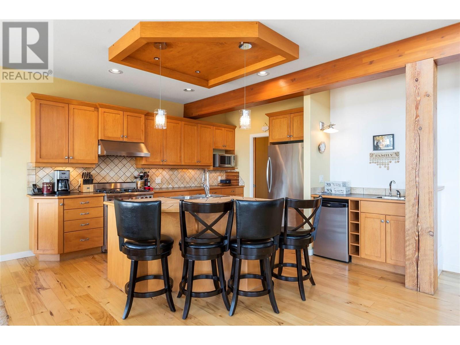 755 South Crest Drive, Kelowna, BC V1W4W7
