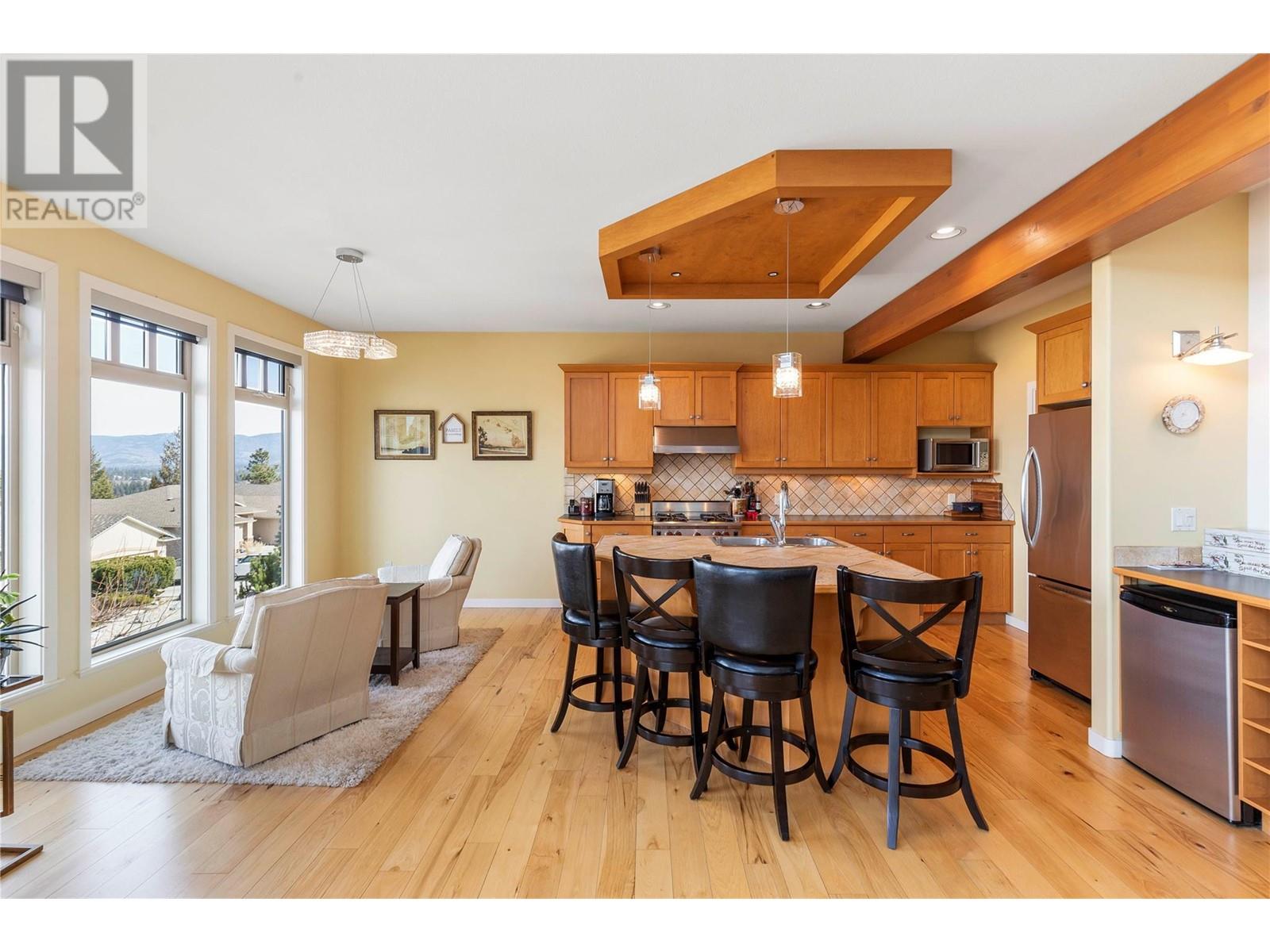 755 South Crest Drive, Kelowna, BC V1W4W7