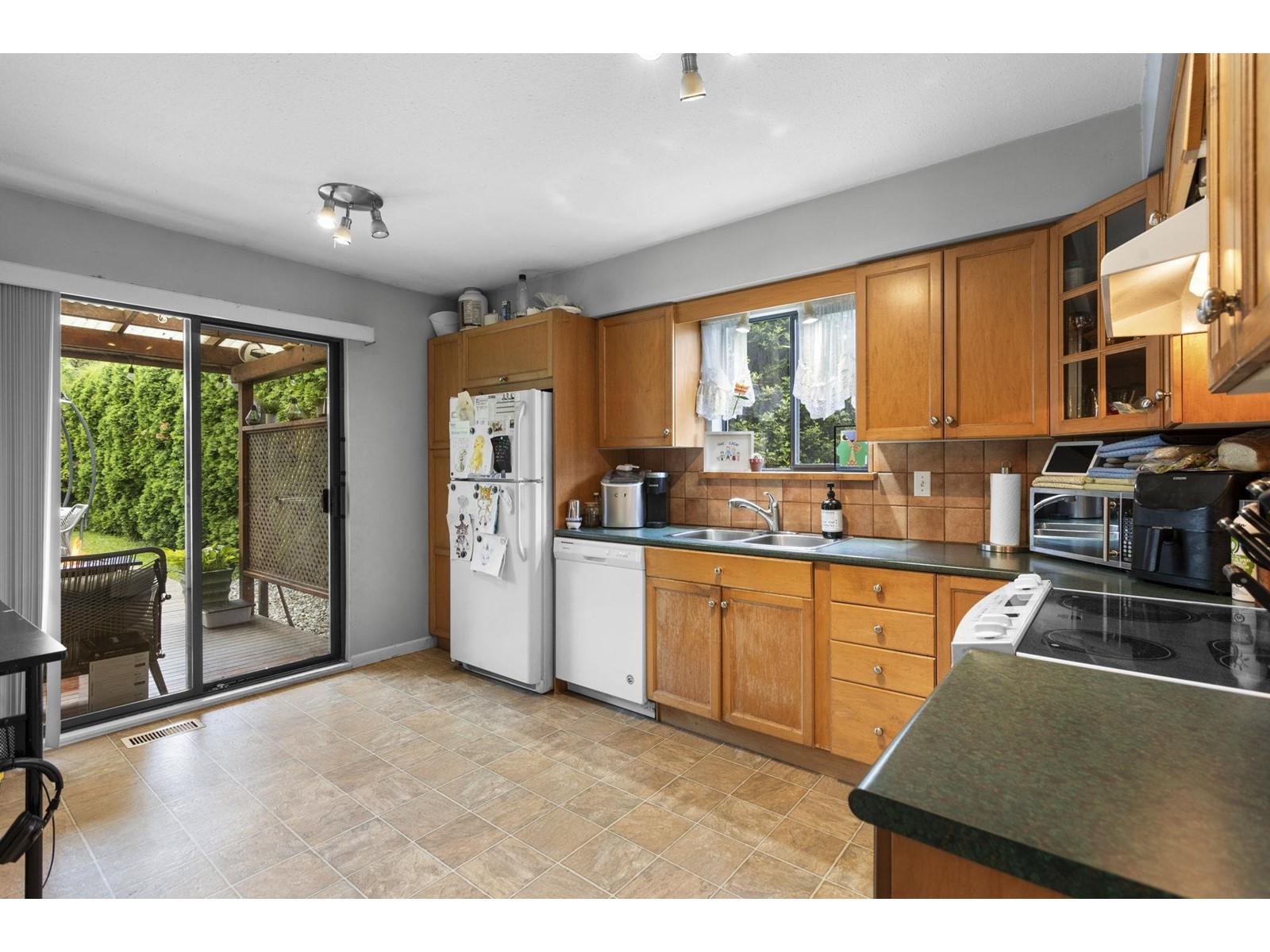 14776 60a Avenue, Surrey, British Columbia  V3S 1W1 - Photo 10 - R3008161