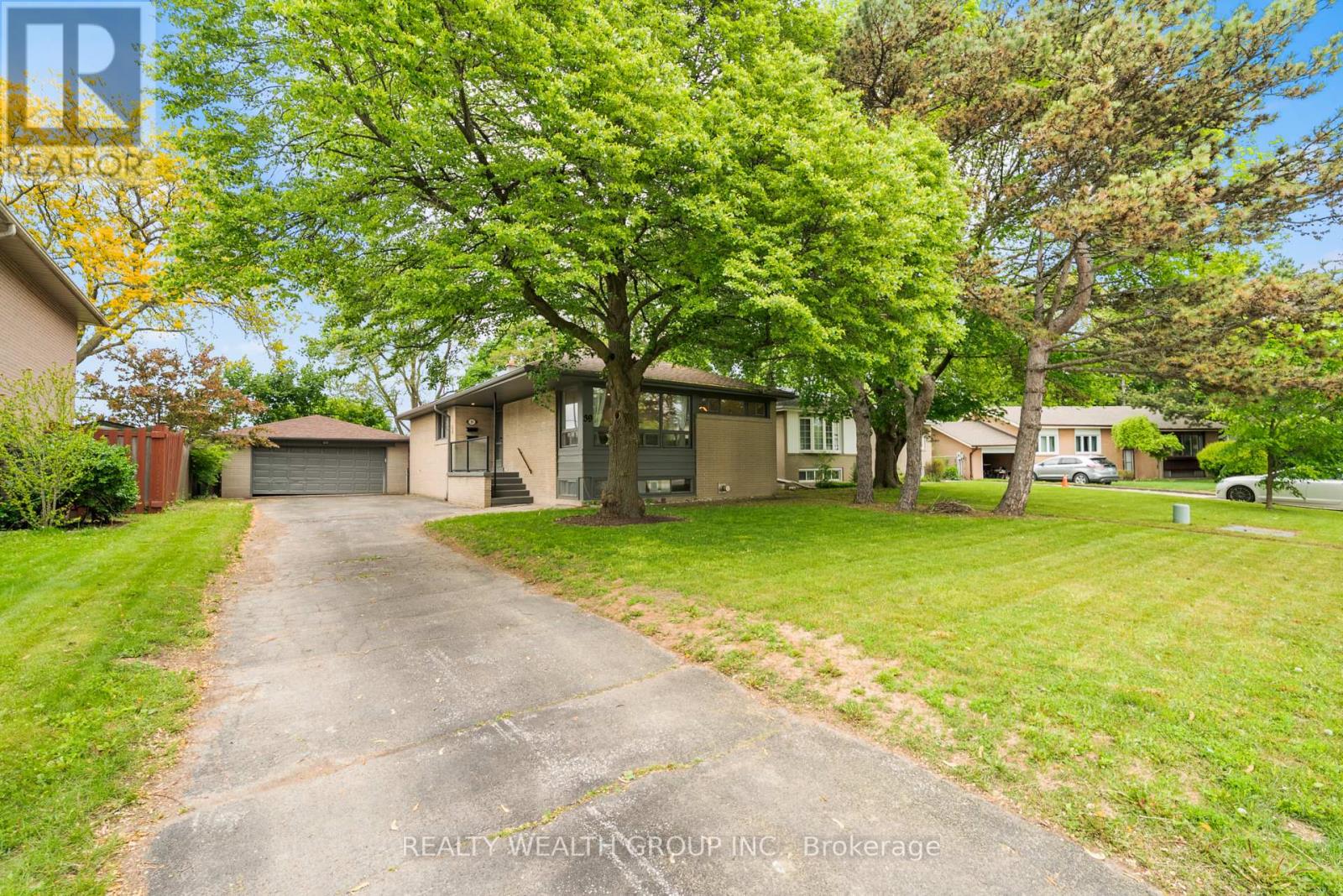 39 Treadgold Crescent, Toronto, Ontario  M3A 1X1 - Photo 2 - C12190007