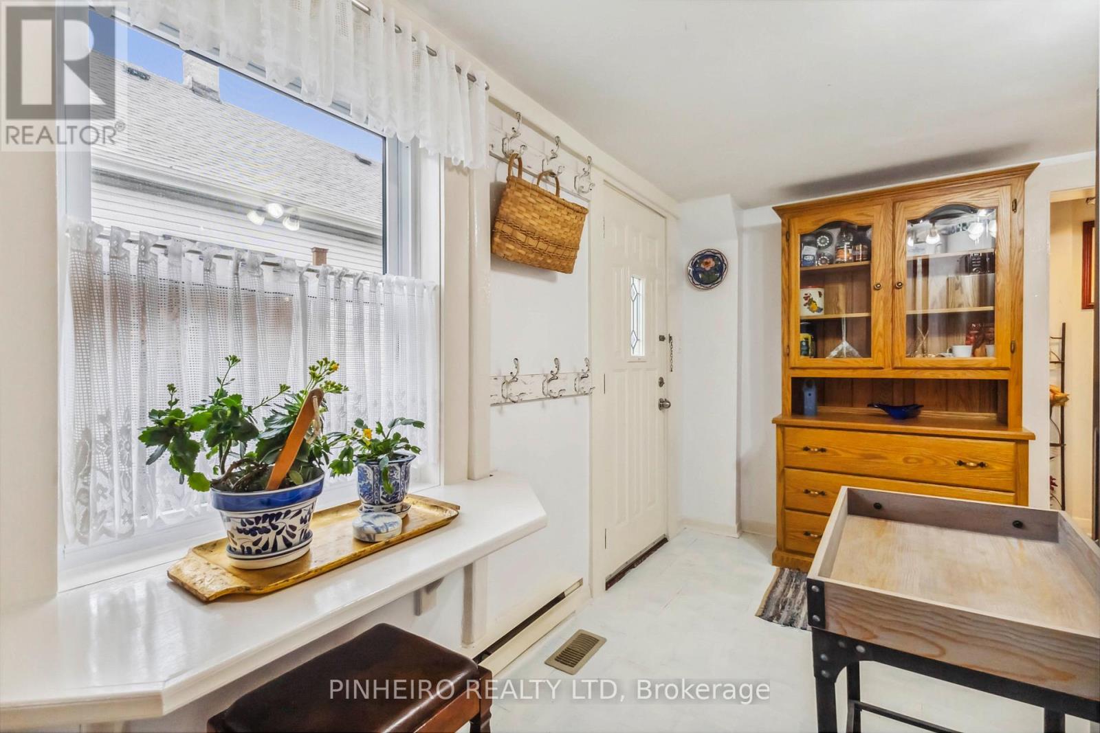 Photo 17 of 38 for 10 Mcclary Avenue