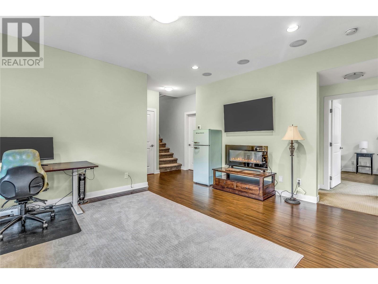 Property at 638 Long Ridge Drive image 3