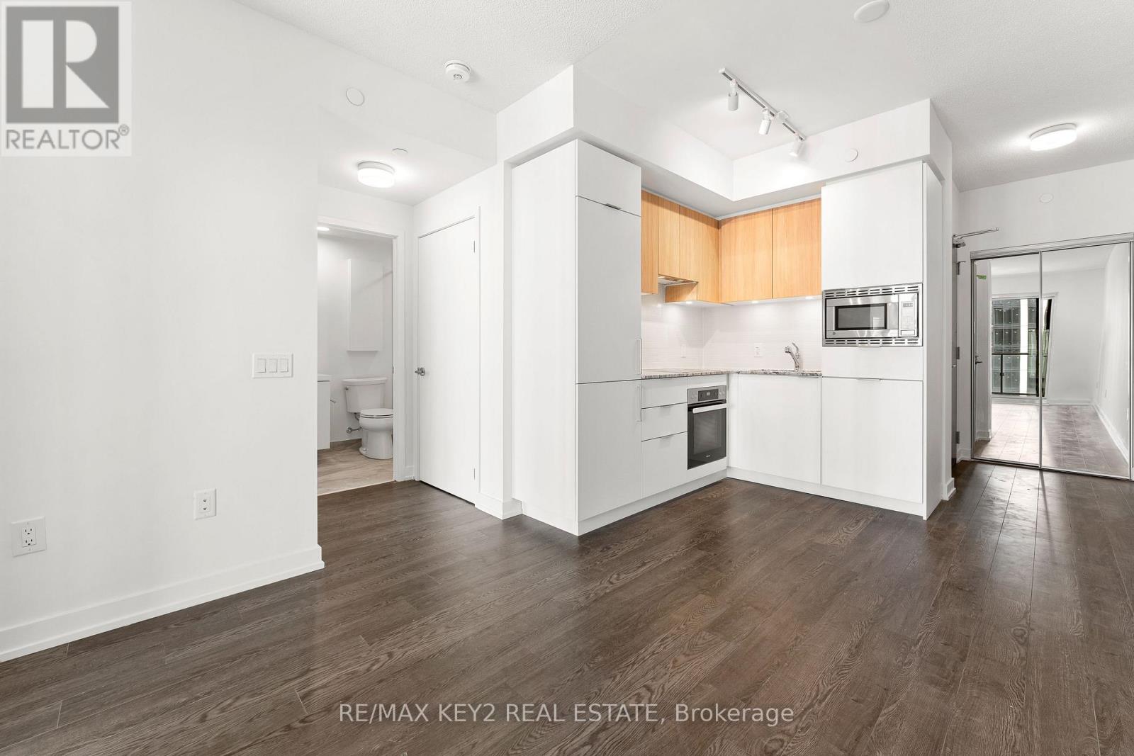 1517 - 20 O'neill Road, Toronto, Ontario  M3C 0R2 - Photo 4 - C12190032