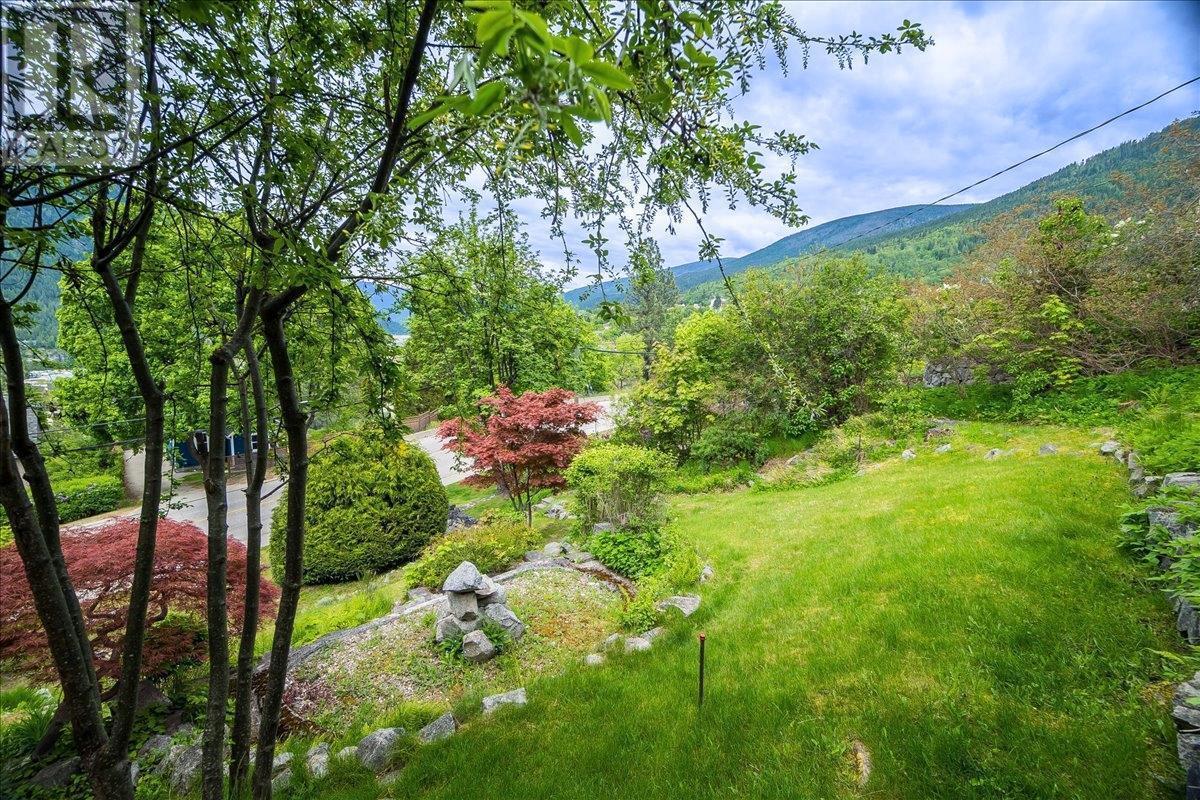 417 Hamilton Avenue, Nelson, BC V1L3G1