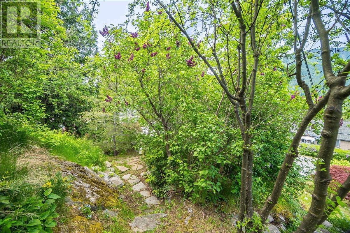 417 Hamilton Avenue, Nelson, BC V1L3G1