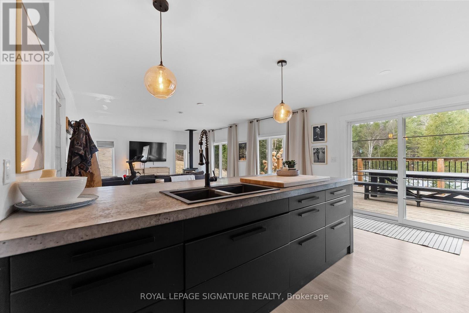 279 BLACK MOUNTAIN ROAD, Greater Madawaska, Ontario