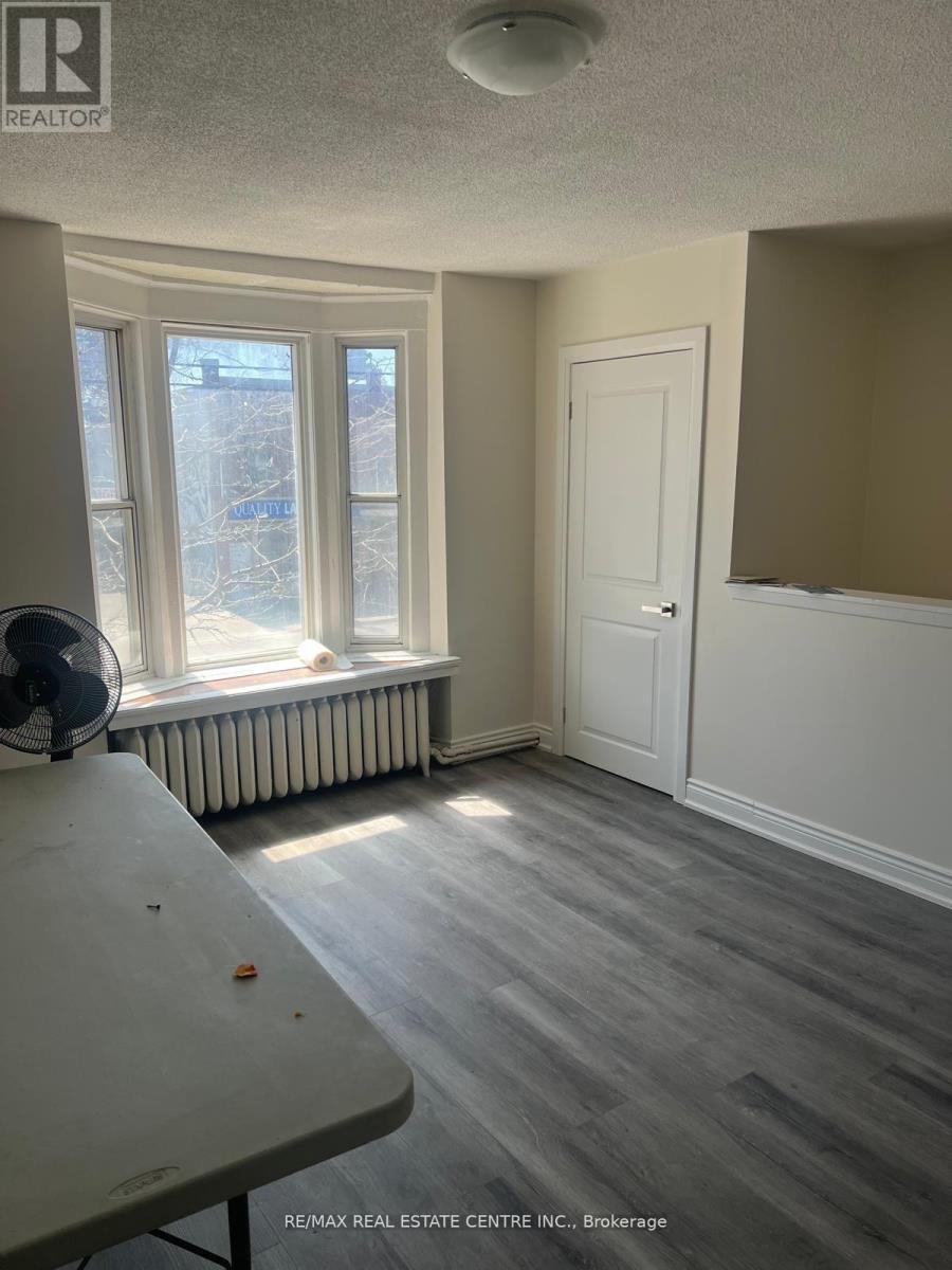 Upper - 3280 Danforth Avenue, Toronto, Ontario  M1L 1C3 - Photo 7 - E12190098