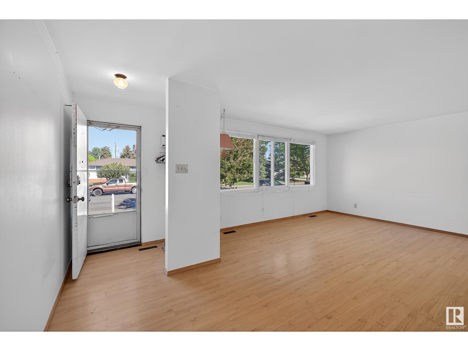 Property at 10751 164 ST NW image 2