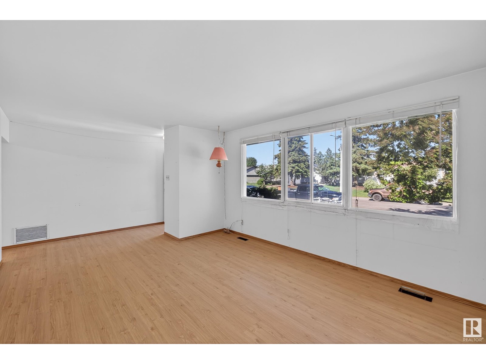 Property at 10751 164 ST NW image 4
