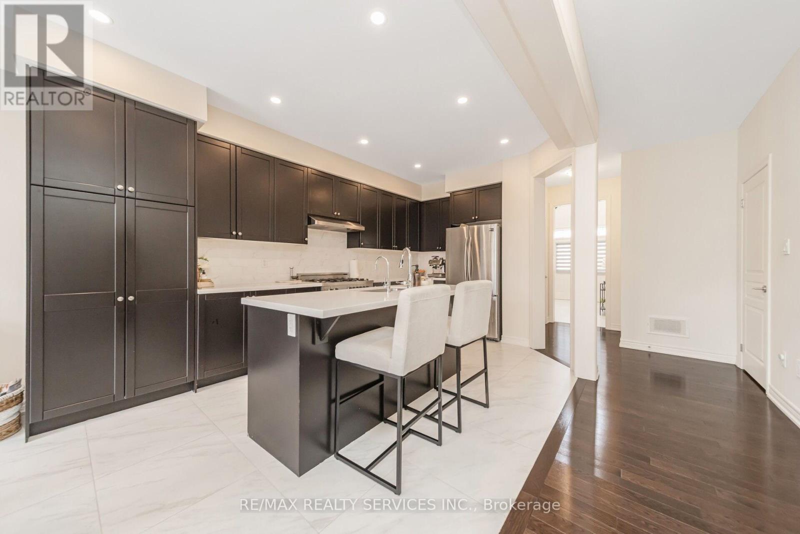 564 Mactier Drive, Vaughan, Ontario  L4H 4T9 - Photo 7 - N12188707