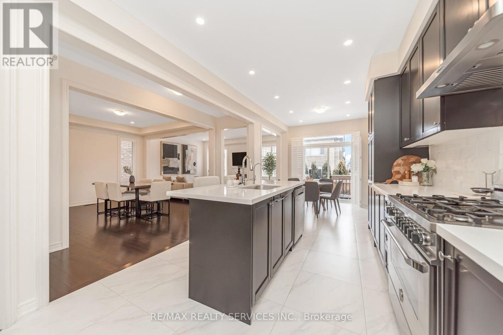 564 Mactier Drive, Vaughan, Ontario  L4H 4T9 - Photo 9 - N12188707