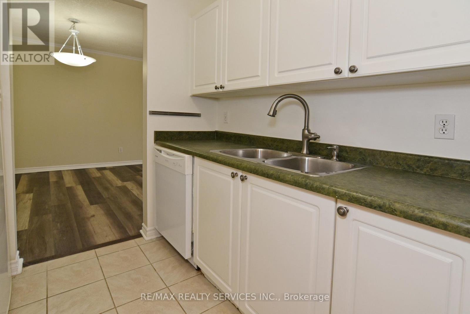 Photo 10 of 30 for 115 - 735 Deveron Crescent
