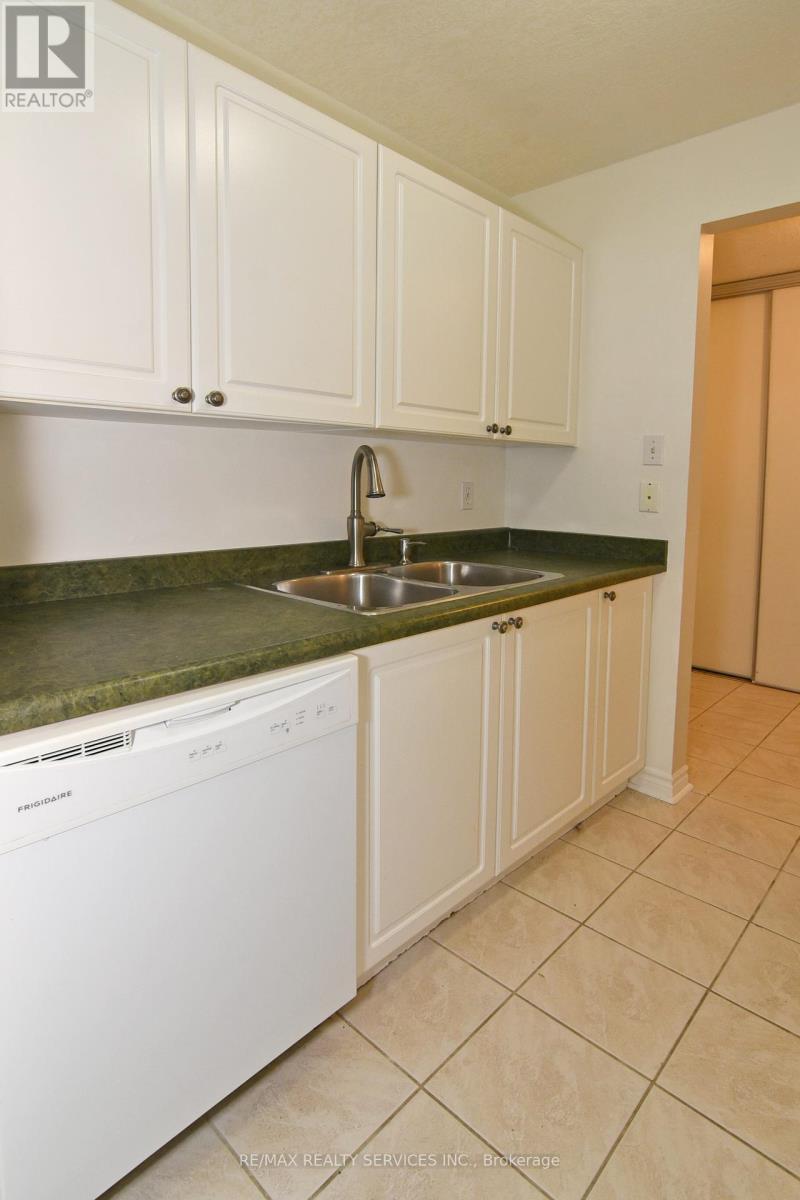 Photo 11 of 30 for 115 - 735 Deveron Crescent
