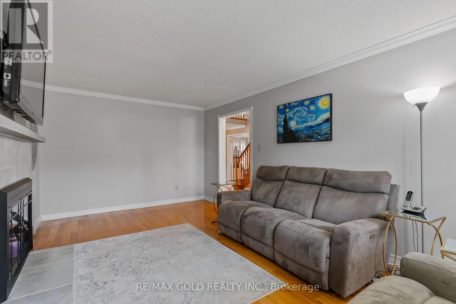 58 Hall Crescent, Brampton (Northwood Park), Ontario  L6X 3J5 - Photo 10 - W12190034