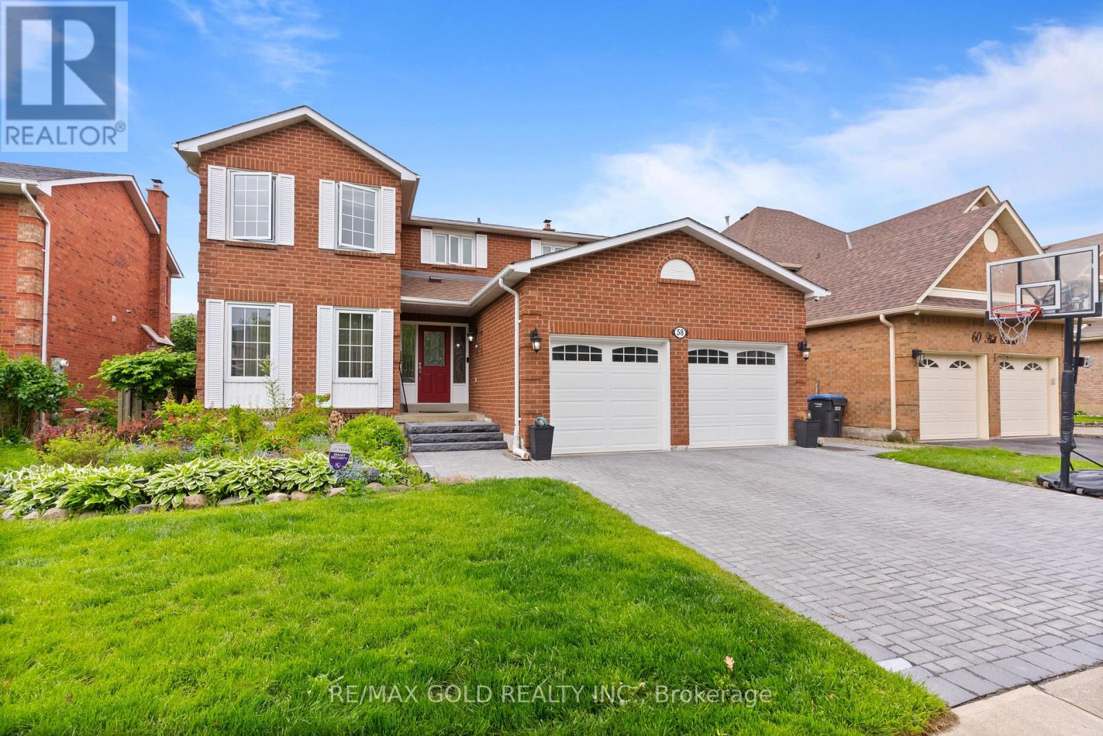 58 Hall Crescent, Brampton (Northwood Park), Ontario  L6X 3J5 - Photo 2 - W12190034