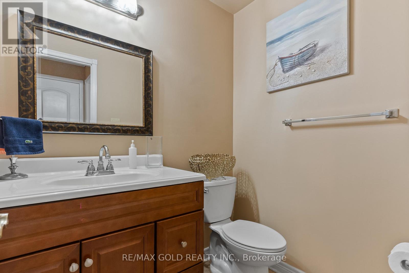 58 Hall Crescent, Brampton (Northwood Park), Ontario  L6X 3J5 - Photo 4 - W12190034