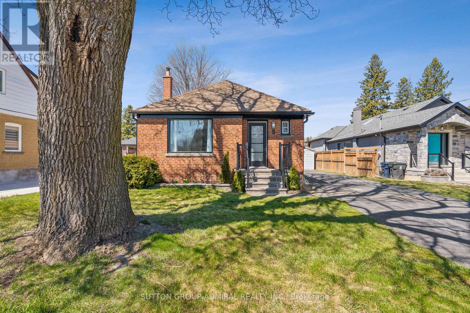 9 Nordale Crescent, Toronto (Brookhaven-Amesbury), Ontario  M6M 2Z9 - Photo 3 - W12190046