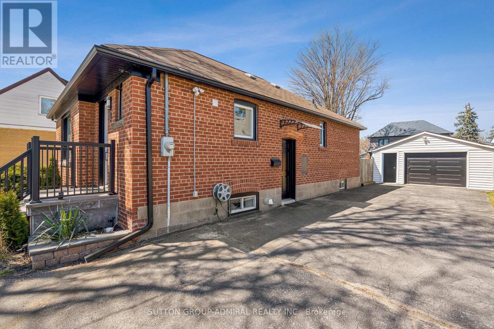 9 Nordale Crescent, Toronto (Brookhaven-Amesbury), Ontario  M6M 2Z9 - Photo 4 - W12190046