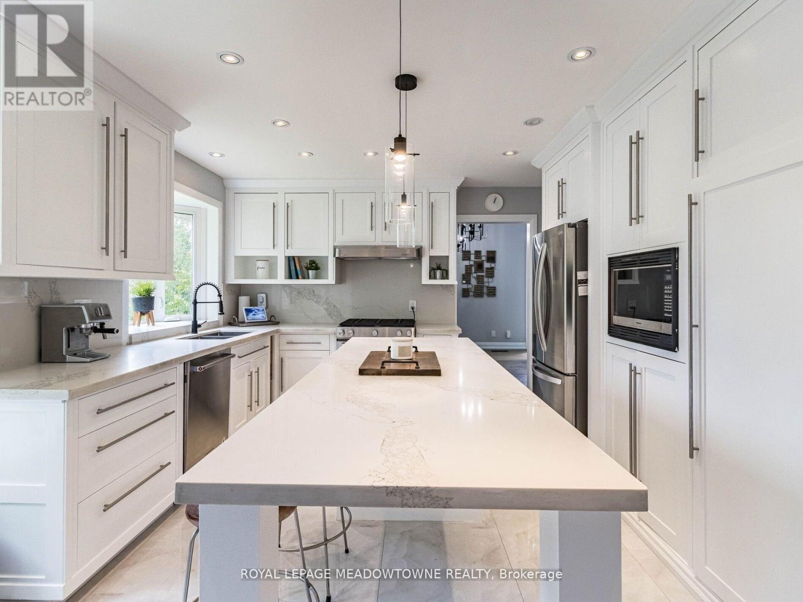 1 Cedar Drive, Caledon, Ontario  L7K 1H4 - Photo 11 - W12190060