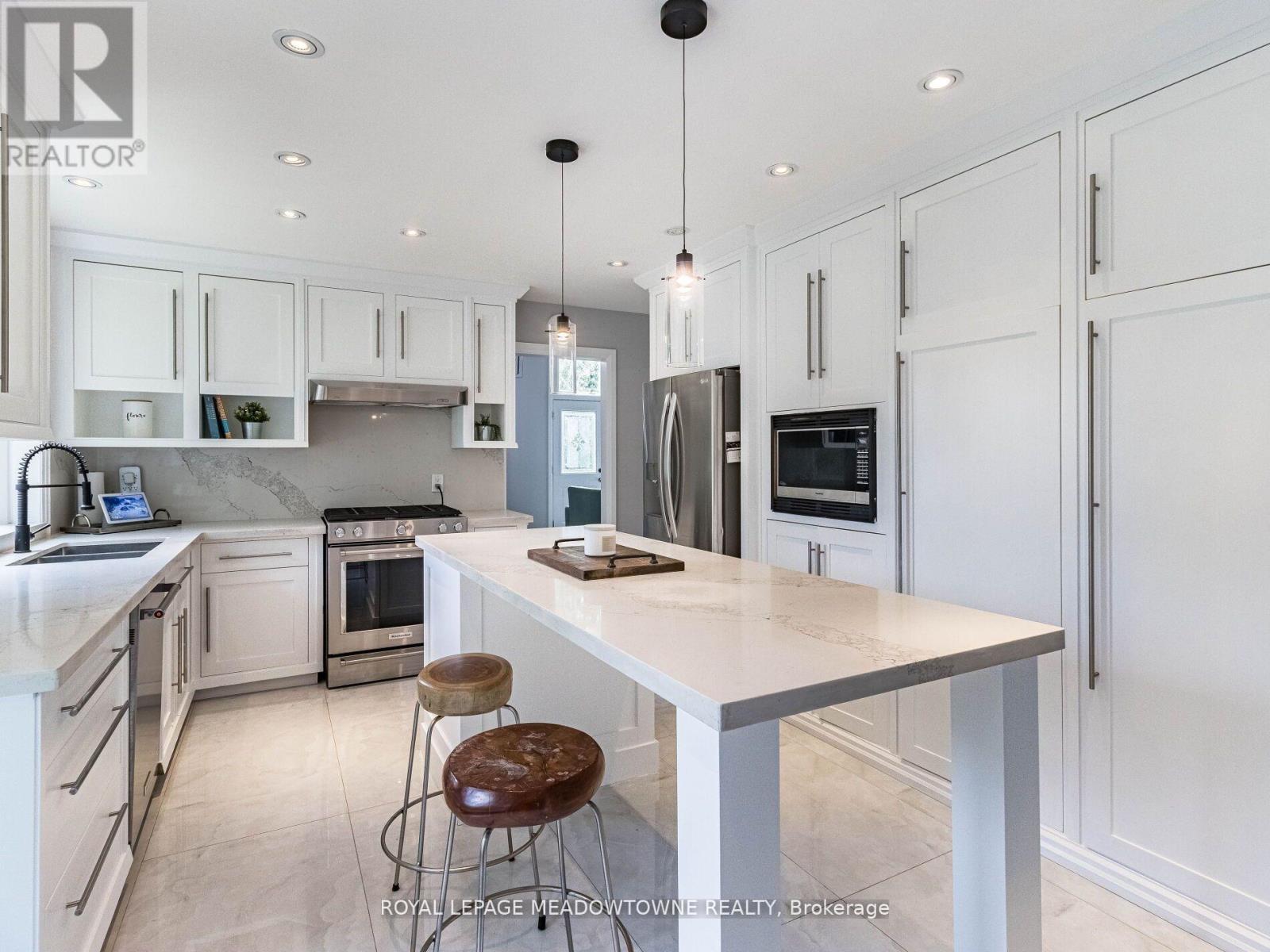1 Cedar Drive, Caledon, Ontario  L7K 1H4 - Photo 12 - W12190060