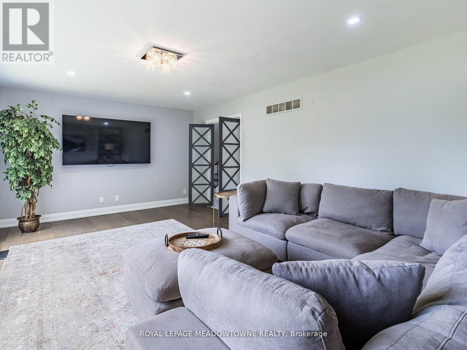 1 Cedar Drive, Caledon, Ontario  L7K 1H4 - Photo 8 - W12190060