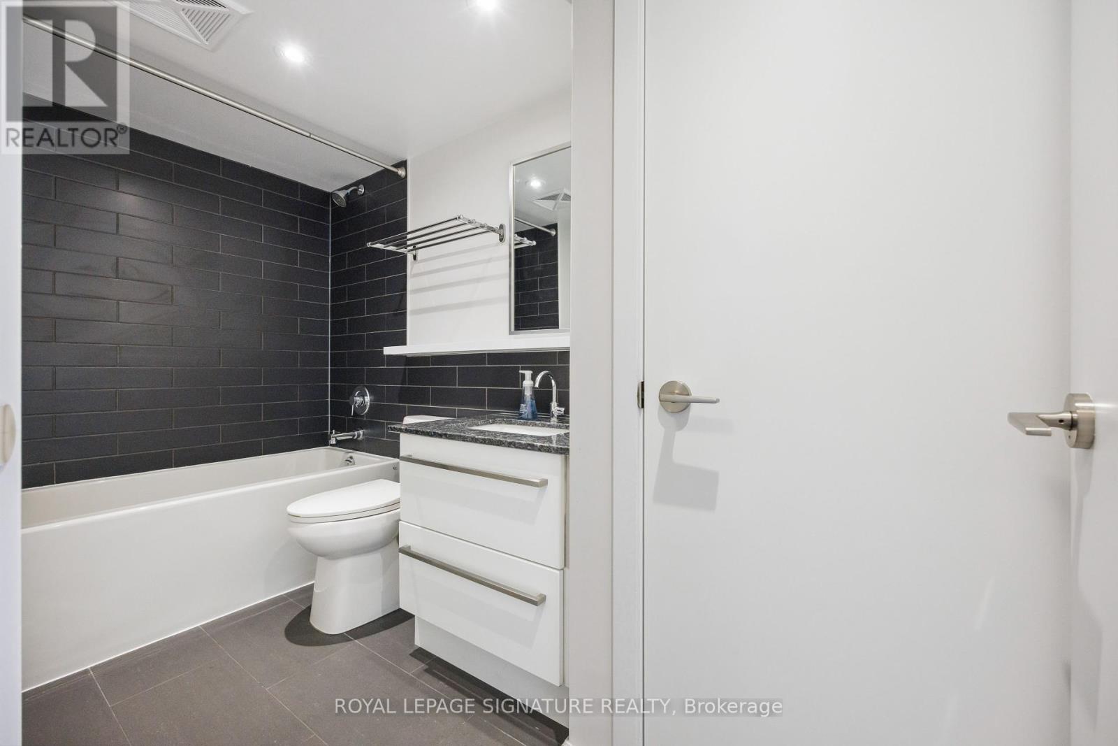 906 - 160 Flemington Road, Toronto (Yorkdale-Glen Park), Ontario  M6A 0A9 - Photo 22 - W12190102