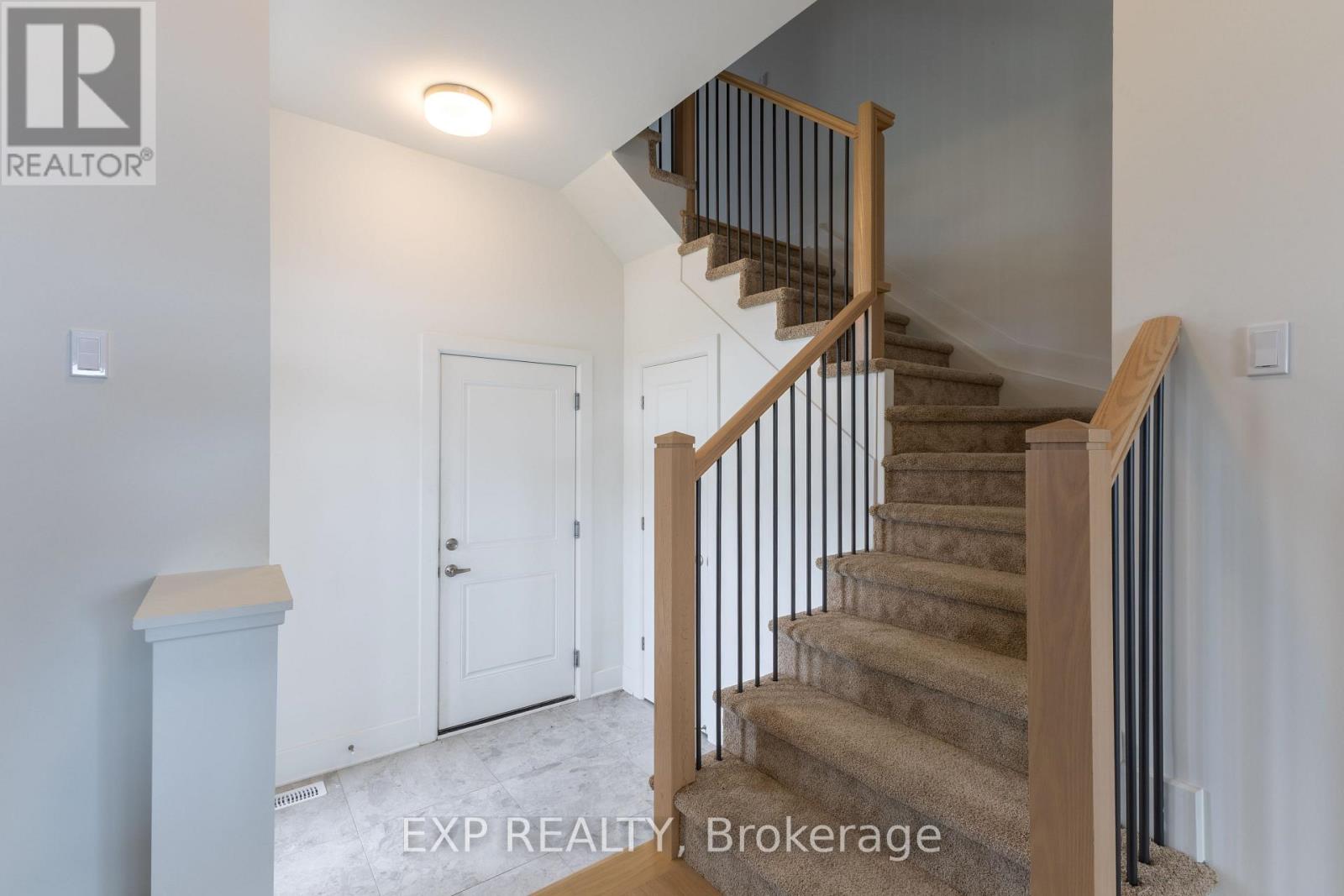 169 Craig Duncan Terrace, Ottawa, Ontario  K2S 3C6 - Photo 2 - X12190106