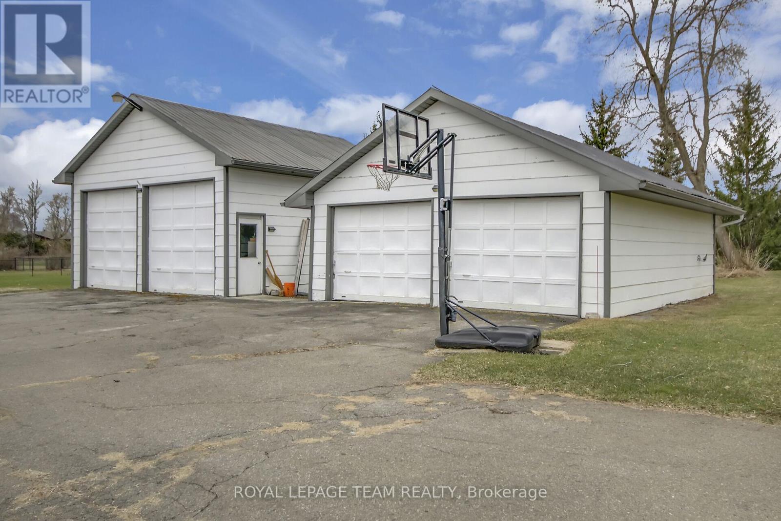 1456 Meadow Drive, Ottawa, Ontario  K4P 1B1 - Photo 3 - X12190204