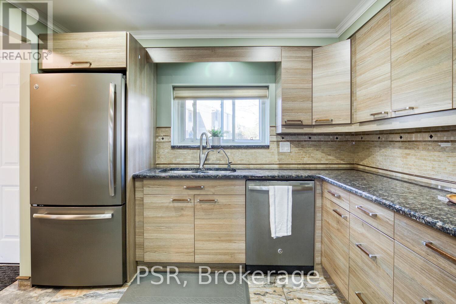 20 - 11 Grand River Boulevard, Kitchener, Ontario  N2A 2T2 - Photo 8 - X12190039
