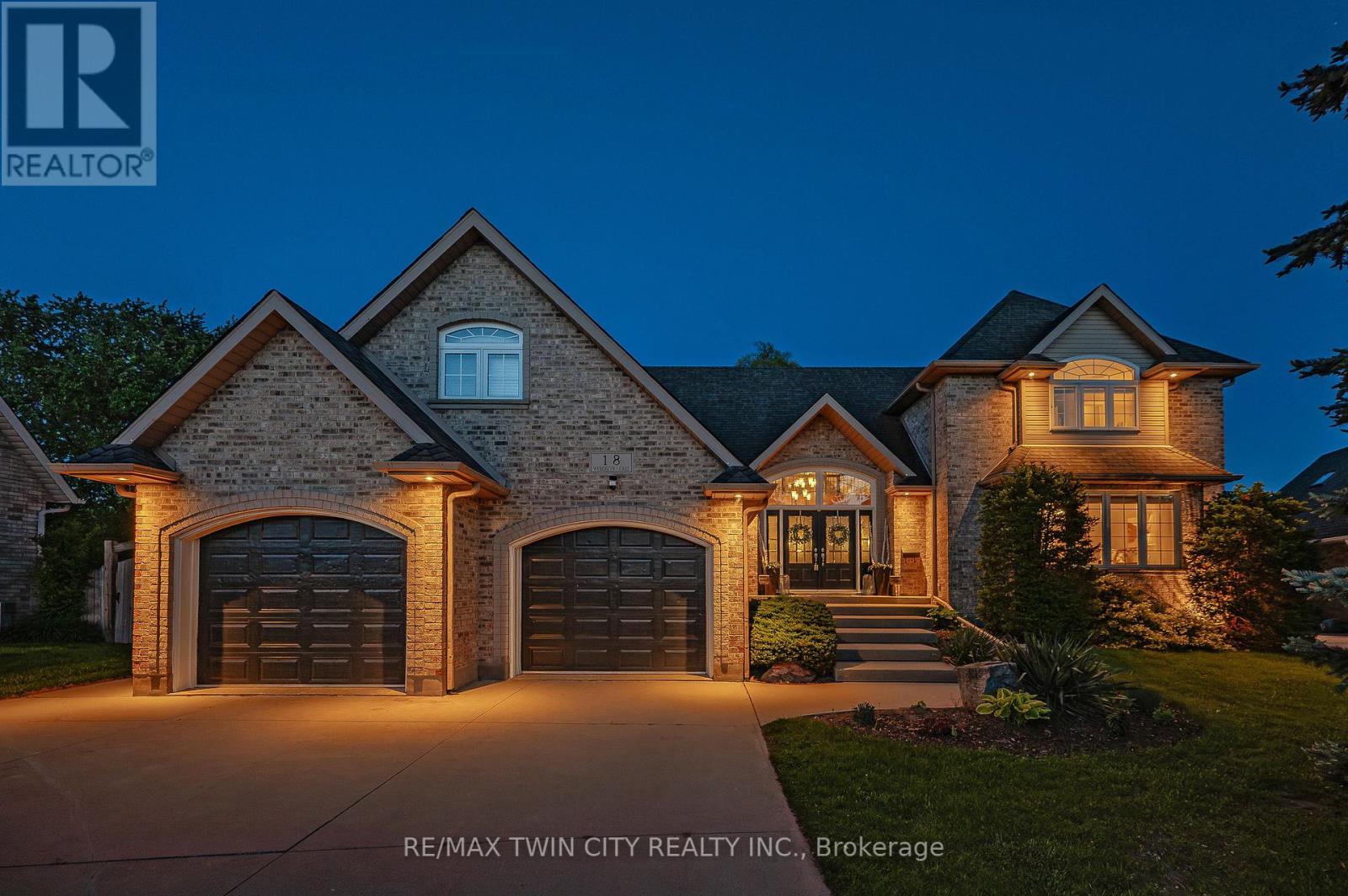 Property at 18 WEBERLYN CRESCENT image 1