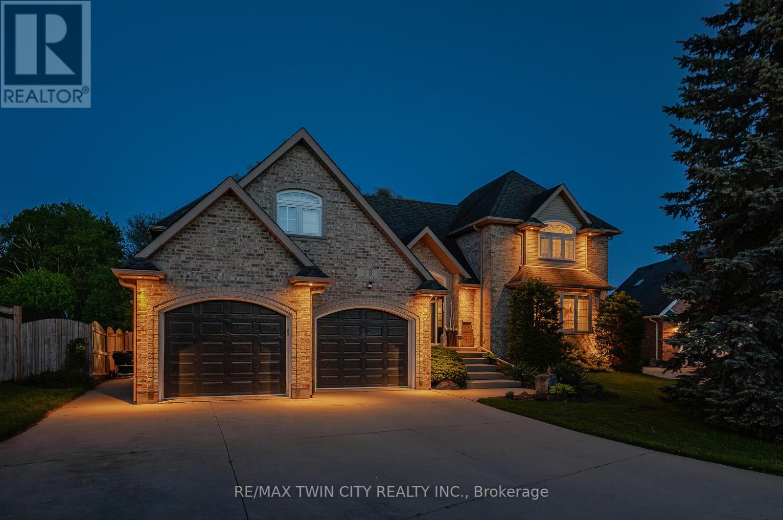 Property at 18 WEBERLYN CRESCENT image 3