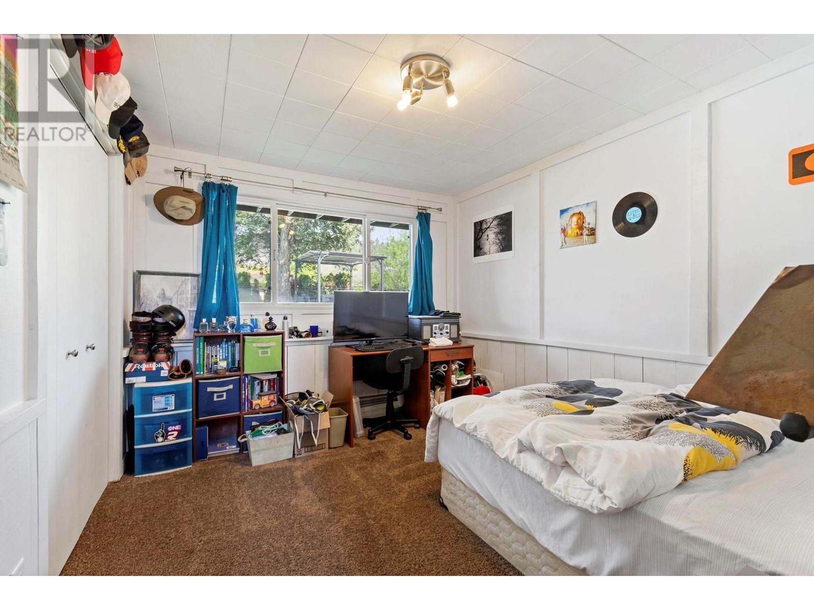 990 Fairway Crescent, Kelowna, BC V1Y4S7