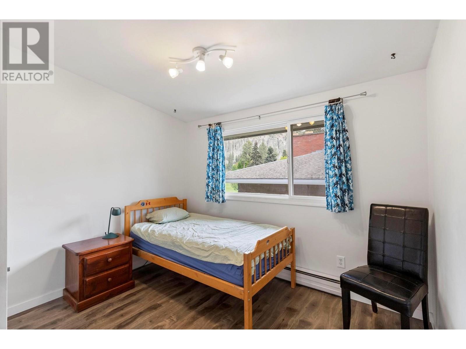 990 Fairway Crescent, Kelowna, BC V1Y4S7