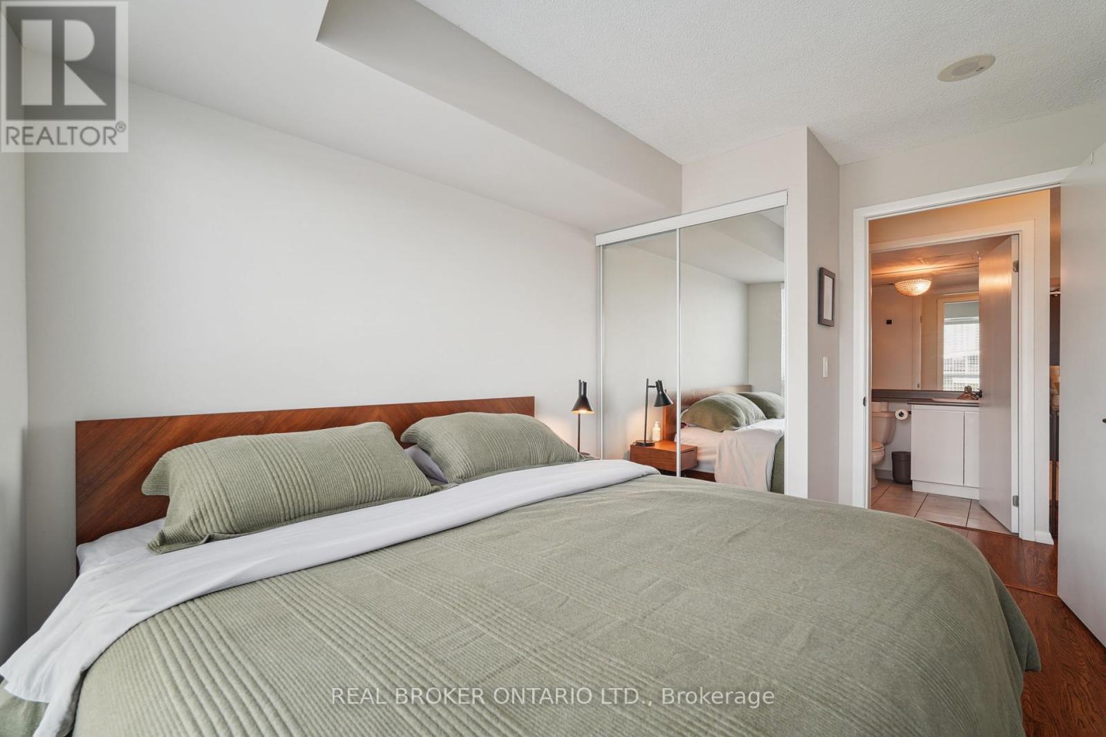 615 - 231 Fort York Boulevard, Toronto (Waterfront Communities), Ontario  M5V 1B2 - Photo 17 - C12190118