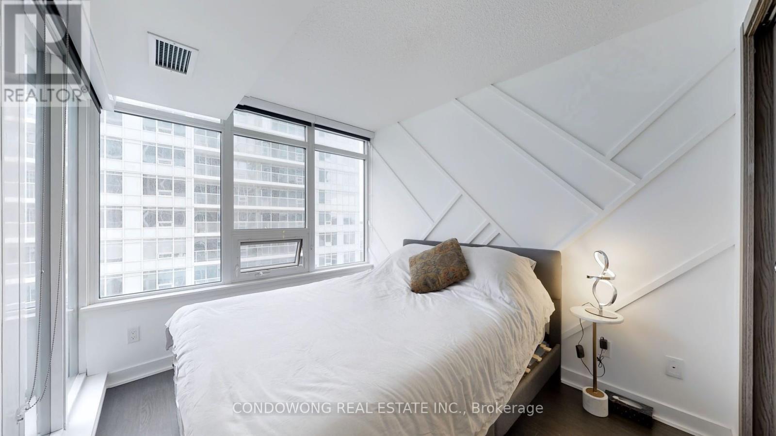 1810 - 19 Bathurst Street, Toronto (Waterfront Communities), Ontario  M5V 0N2 - Photo 7 - C12190216