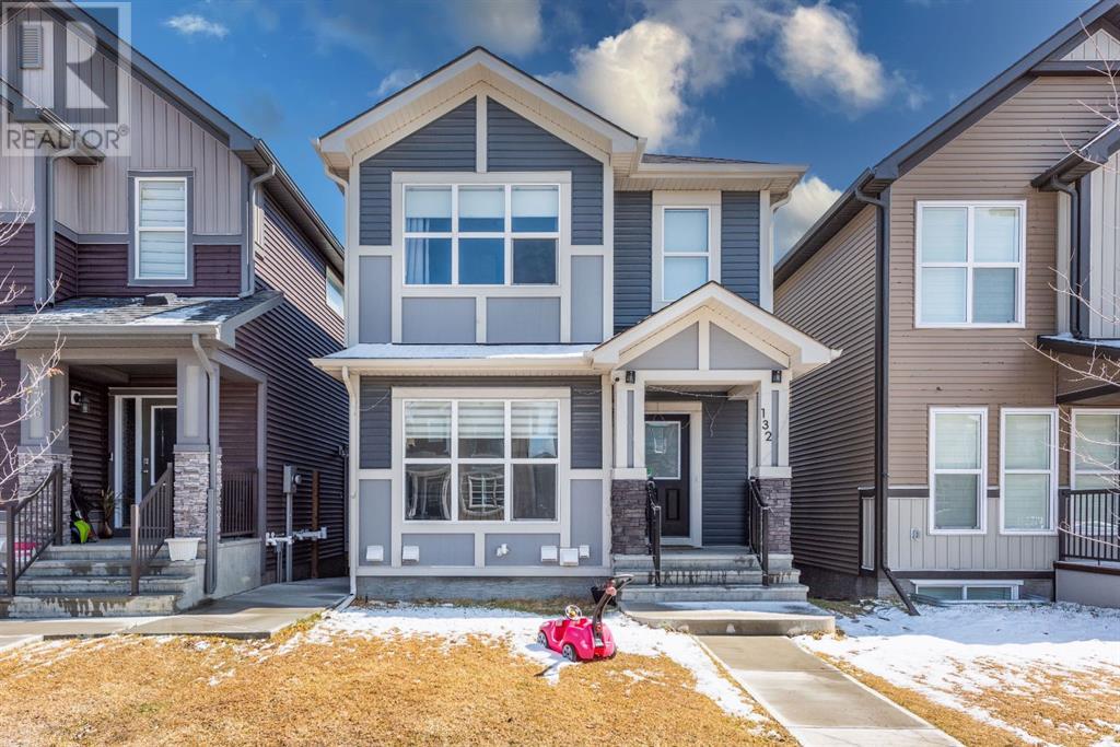 Property at 132 savanna Gardens NE image 2