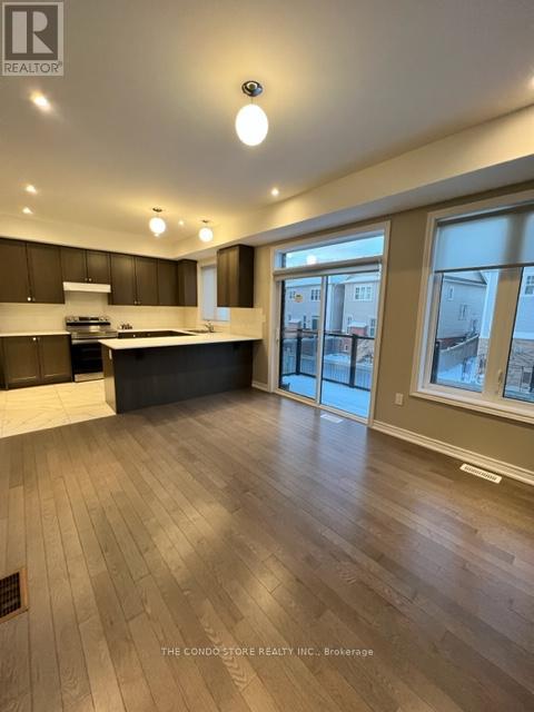 10 STEAMBOAT WAY, Whitby, Ontario