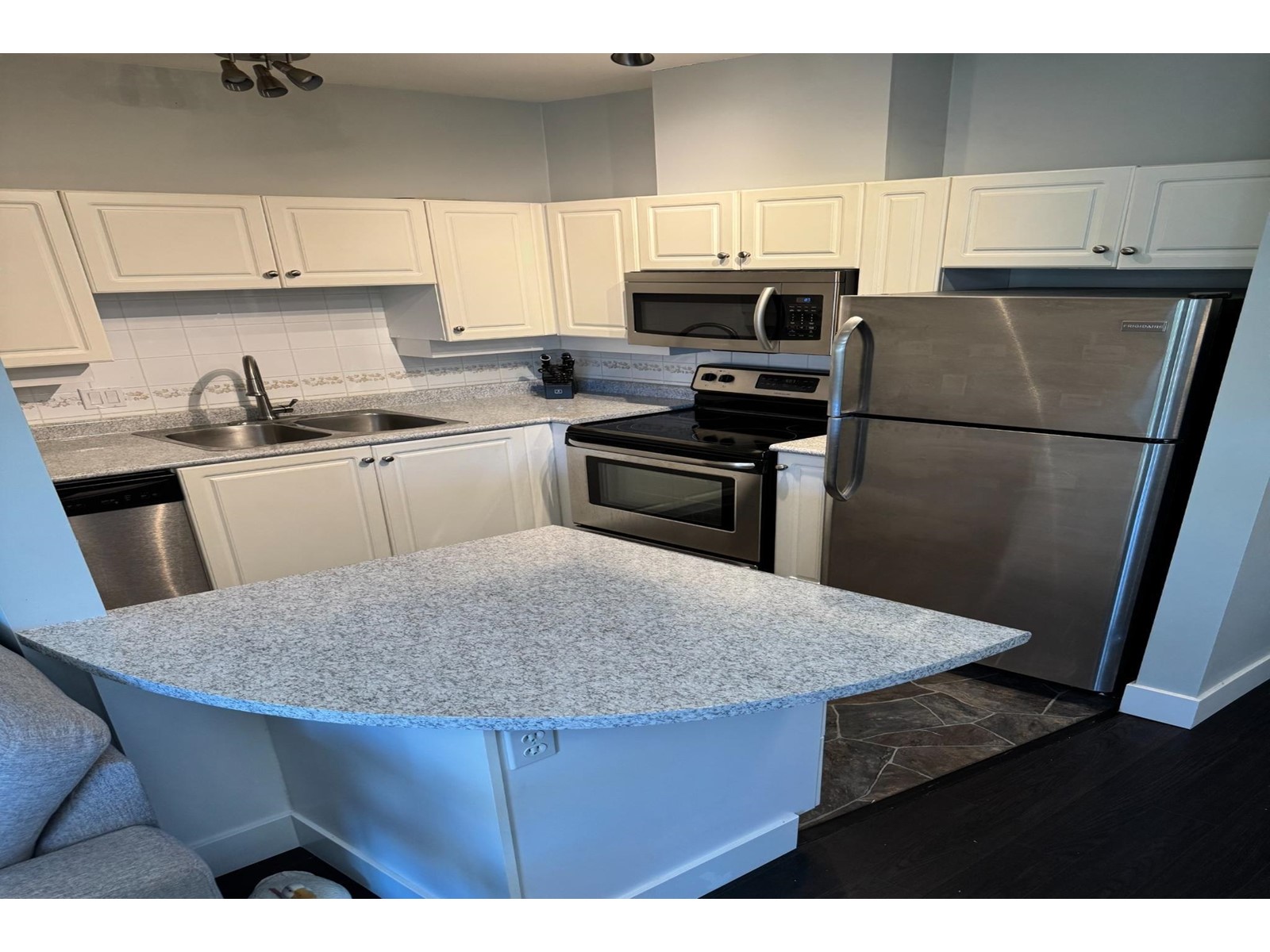 403 5475 201 Street, Langley, British Columbia  V3A 1P8 - Photo 2 - R3009976